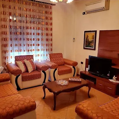 Appartement Lovely Apartment, Free Parking And Great Location