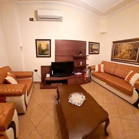 Apartman Lovely Apartment, Free Parking And Great Location